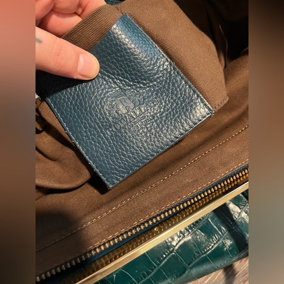 Rowallan of Scotland Genuine Leather in Crocodile Pattern w/ Gold Metal Accents - Picture 12 of 16